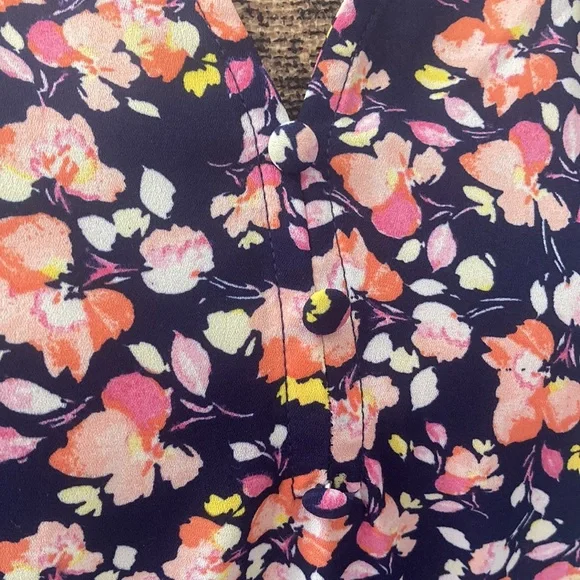 Women's Floral, V-Neck Shirt 👚 - Picture 6 of 8